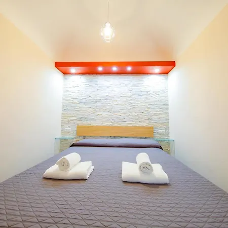 Casa White *